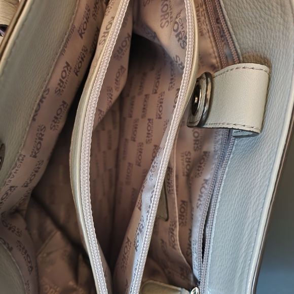 Micheal Kors Bag - Picture 9 of 13